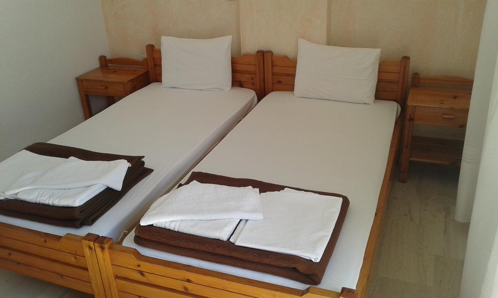 Pension Kyriakos ปลาเกียส ภายนอก รูปภาพ